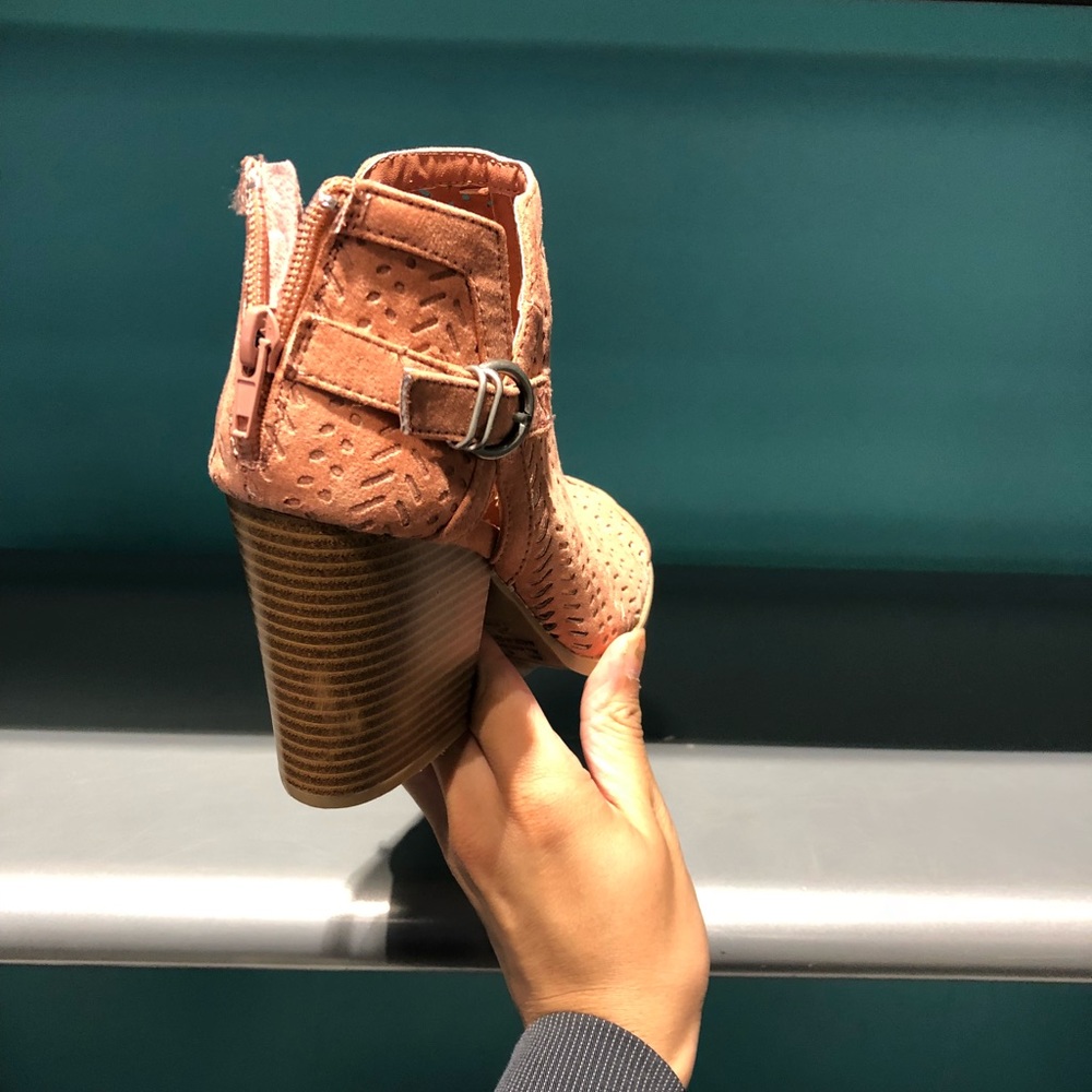 NWT - Blush Cut-Out Ankle Bootie Heels - Picture 6 of 8